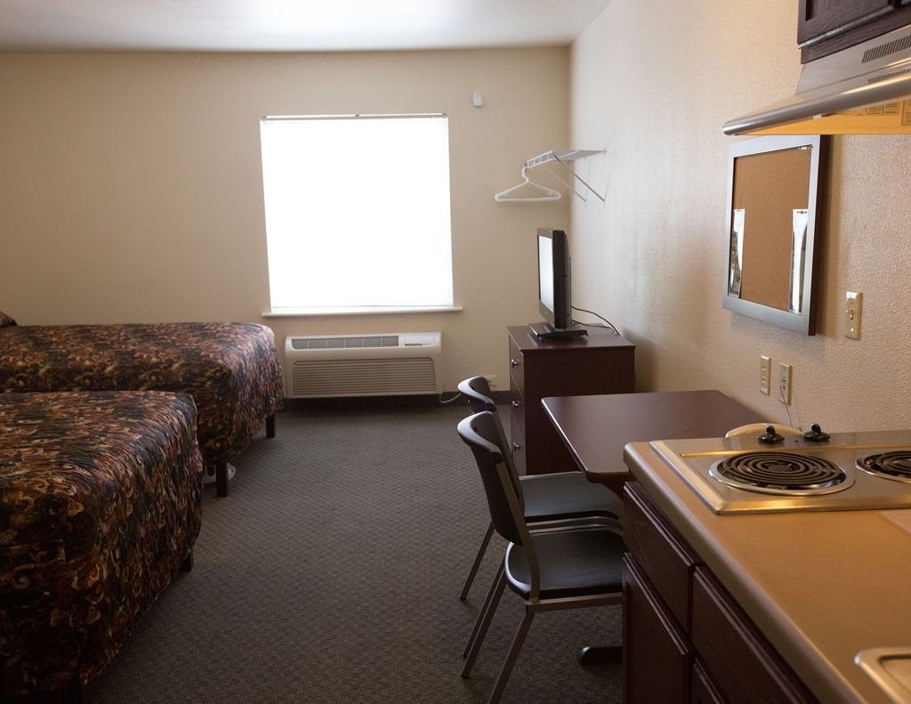 Woodspring Suites Kansas City Liberty Room photo